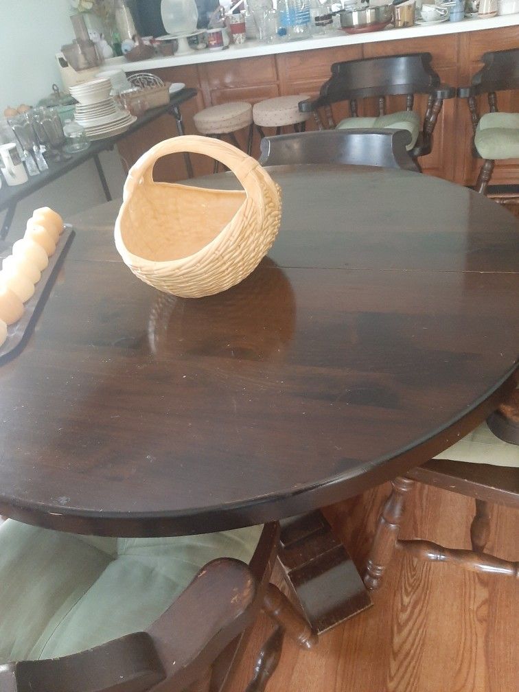 Solid Wood Table And 6 Chairs With 2 Leaves Plus Table Padding