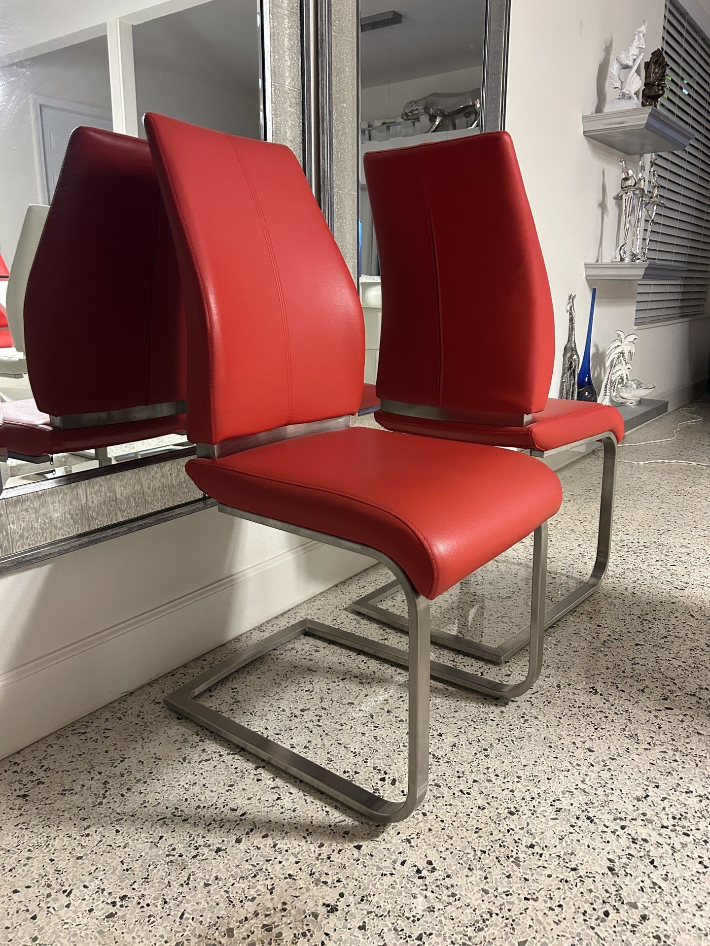 Set de 4 sillas rojas modernas