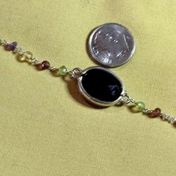 DIAMOND CUT MOTIF, OF BLACK ONYX *OVAL CABOCHON,  MULTI GEMSTONE ON EITHER SIDE OF THIS CURB STERLING CHAIN  BRACELET. *LOOK DETAILS BELOW* (B-11266👇