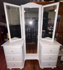 Pottery barn vanity with full length trifold mirror