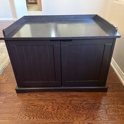 Cat litter box enclosure