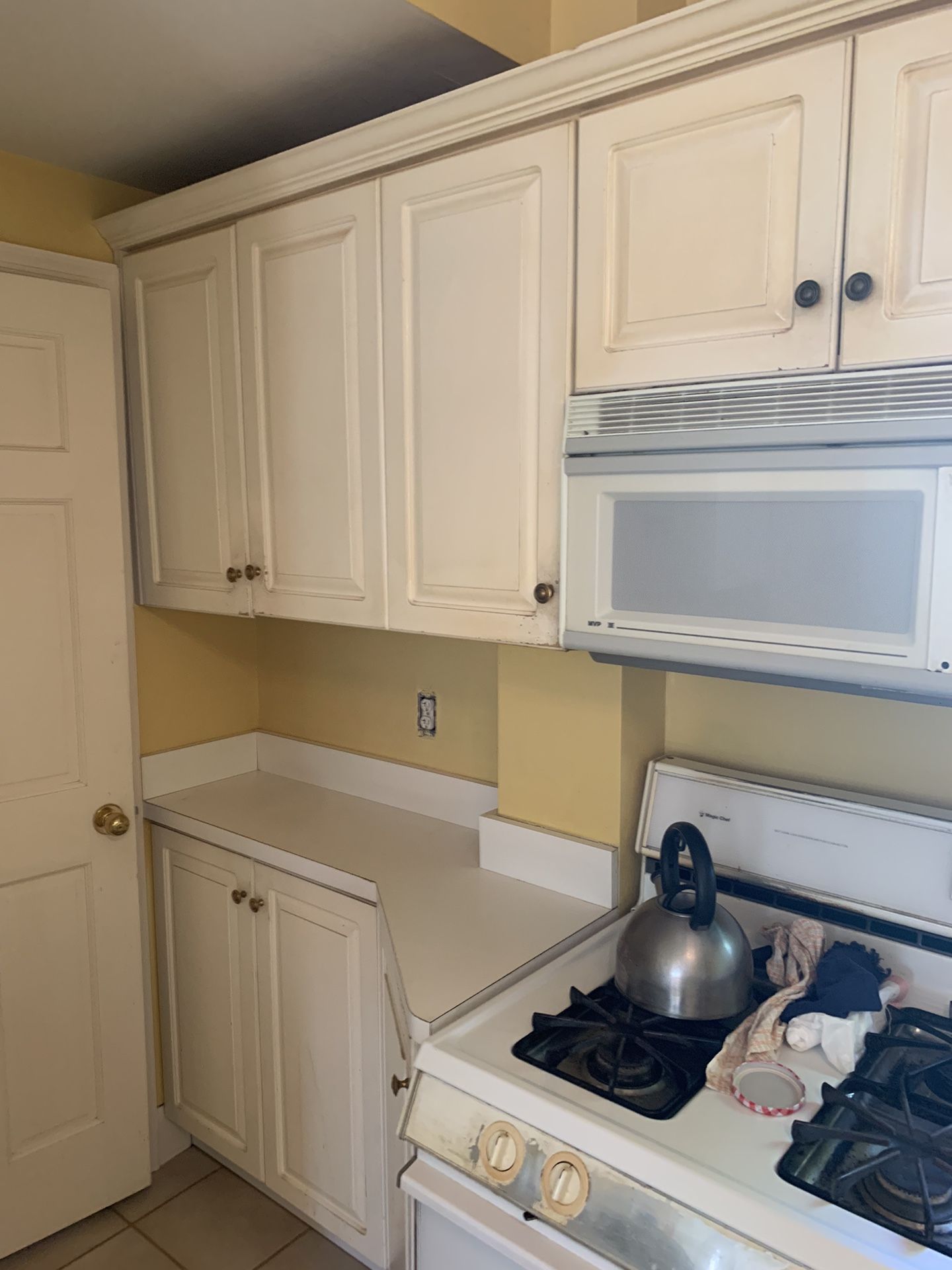 White Wooden Cabinet Set