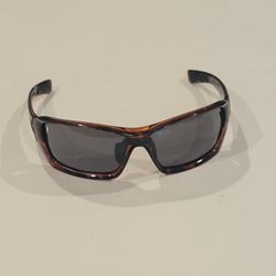 Tifosi Mast SL wrap around tortoise frame sunglasses. Unisex. Pre-owned, 
good shape, lenses have minor scratches that should not impact your vision.