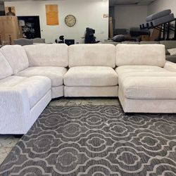 New Off White 4 Piece Modular Sectional Couch! Includes Free Delivery 🚚! 