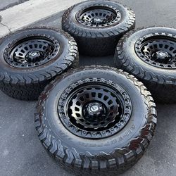 18” Fuel Zephyr Satin Black On 33” BFG K02 Tires 6 Lug Rims
