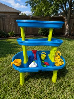 NEW Sand and water table