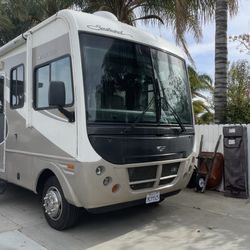 2005 Fleetwood Bounder 32ft Gas 8.1 Chevy 