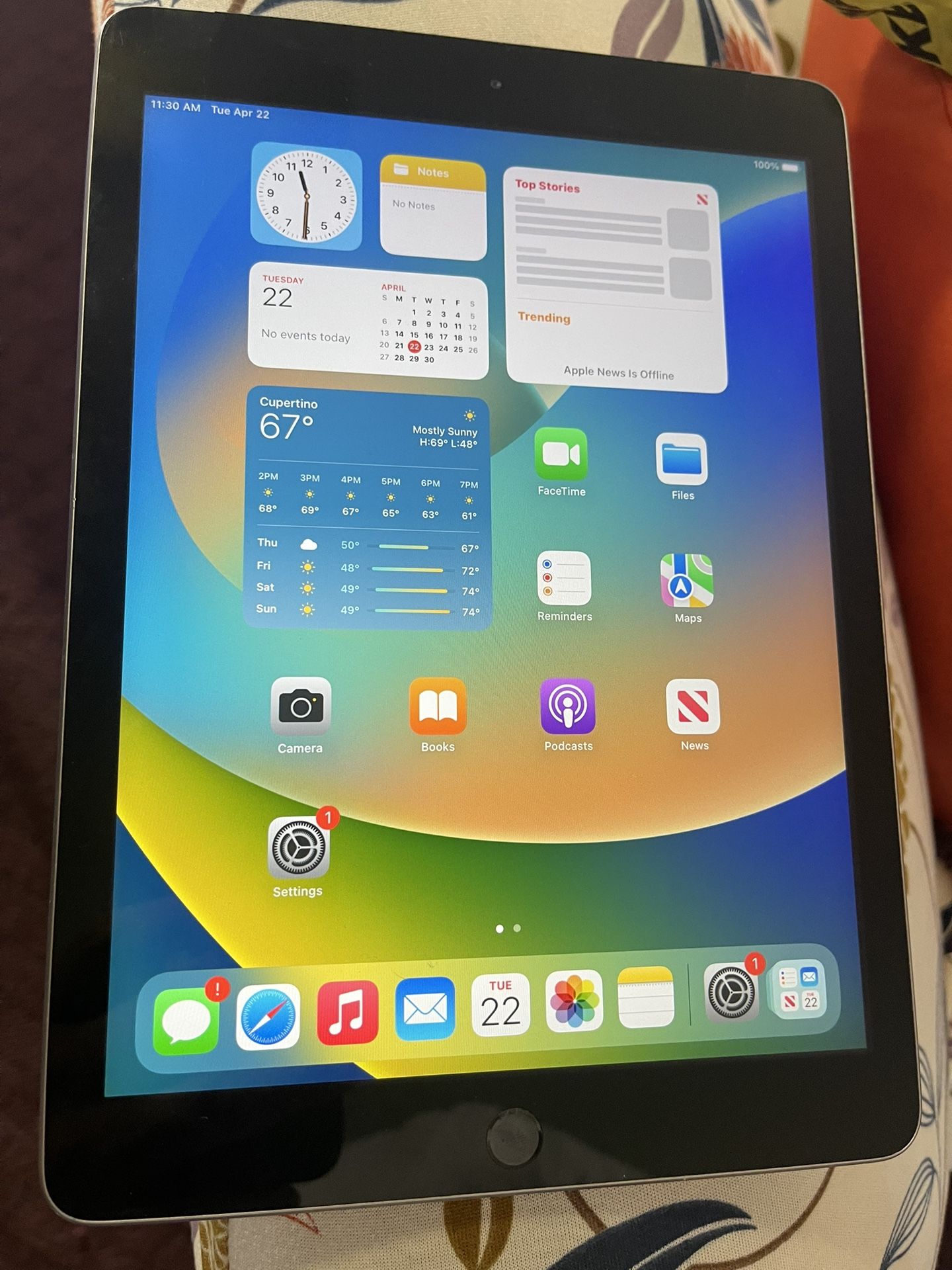 Great Working Condition. No Cracks Or Damage.