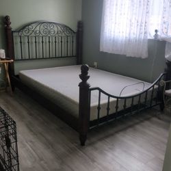 Queen Size Adjustable Base Frame With Remote