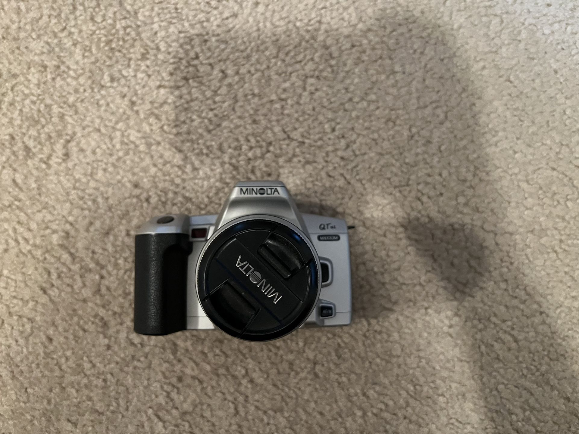 Minolta QTsi Maxuum 35mm SLR Camera 