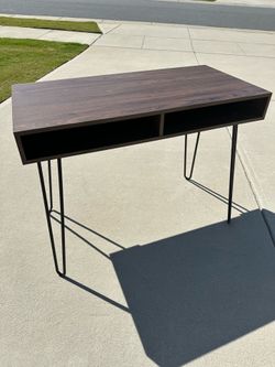 Modern Desk with Metal Legs