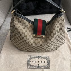 Women’s Gucci Purse 