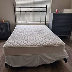 Full Bed / Frame / Box Spring 