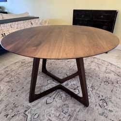 Fischer Solid Walnut Round Dining Table – 47”