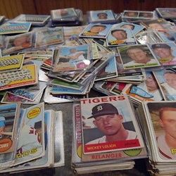 **Lot Of 5,000 Baseball, Basketball, Football, Hockey, Racing and Pokemon Cards