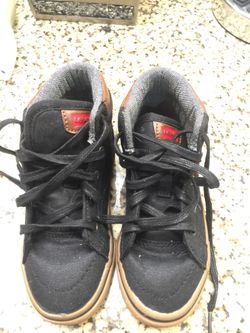 Brand new never worn levis shoe for boy size 10