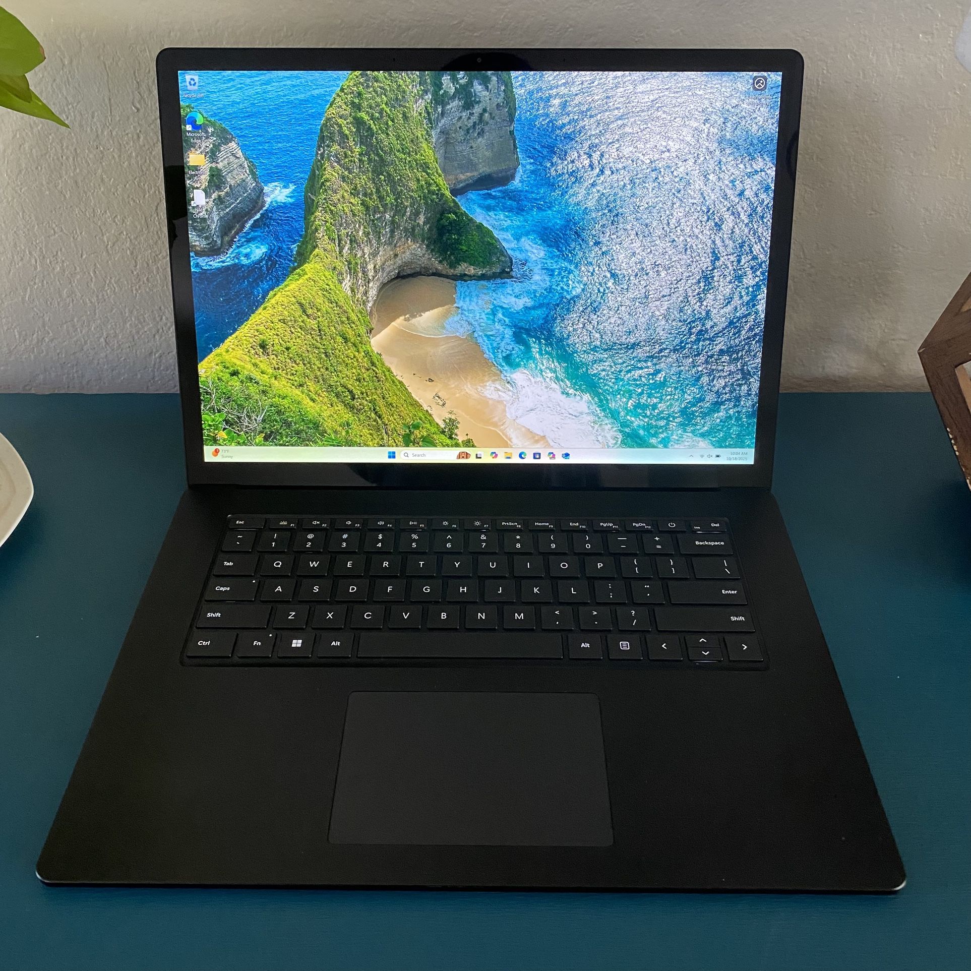 Microsoft Surface Laptop 15" 500GB - Touch Screen - Black With Case