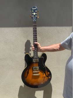 Epiphone 335 Dot Neck Sunburst with hard shell case