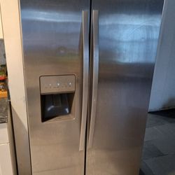 Whirlpool Stainless Steal Double Door Refrigerator 