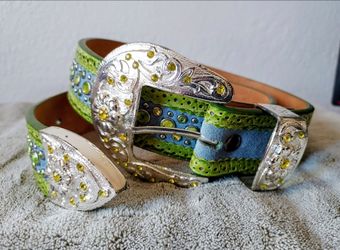 NWT Beauty Women's ARIAT leather western belt, rhinestone embellishments, size 30"