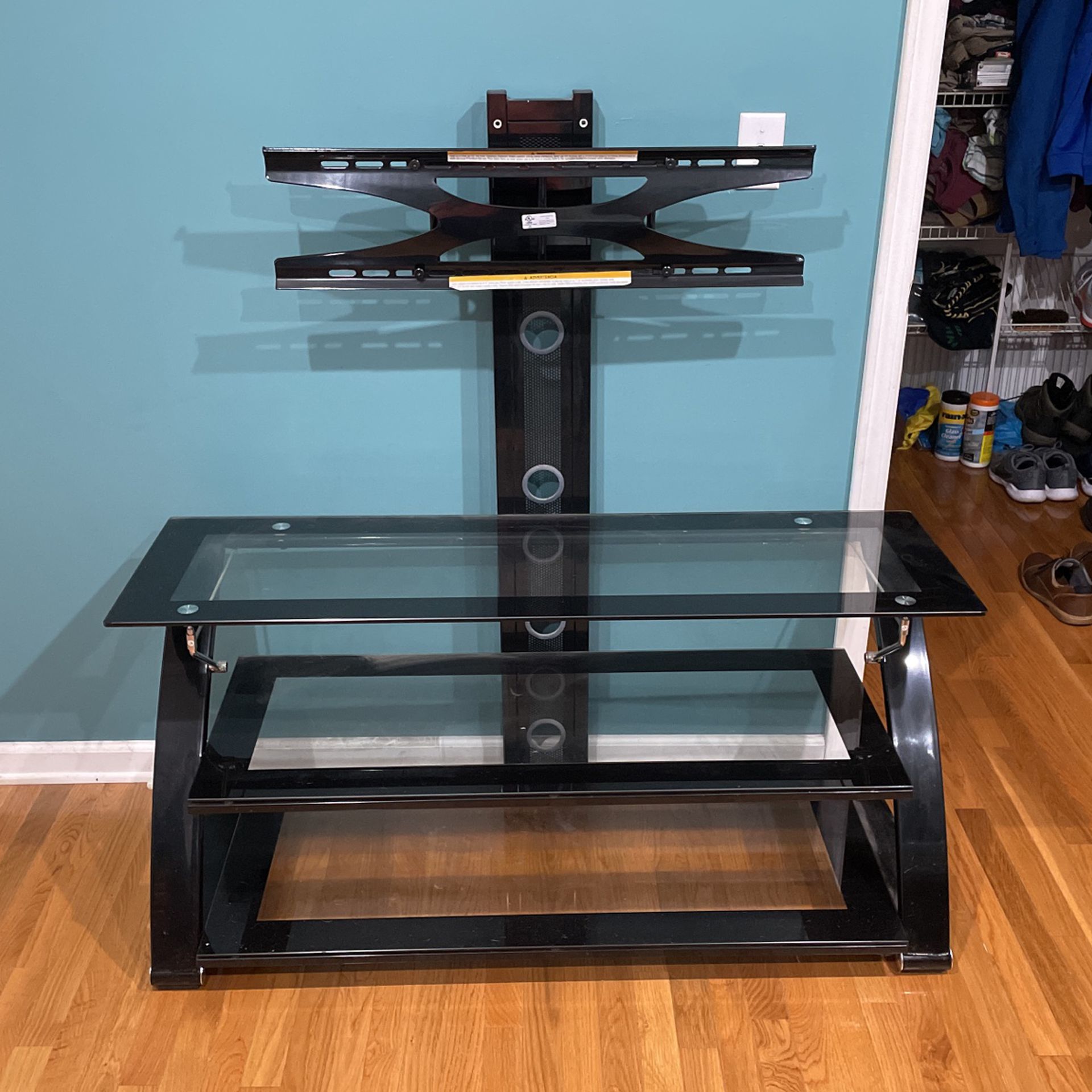 TV Stand w/shelves