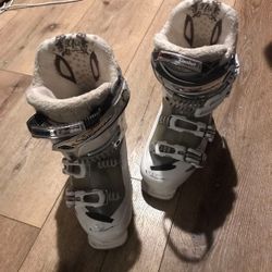 Salomon Ski Boots Women, Youth 230-235 mm size 6 size 6.5