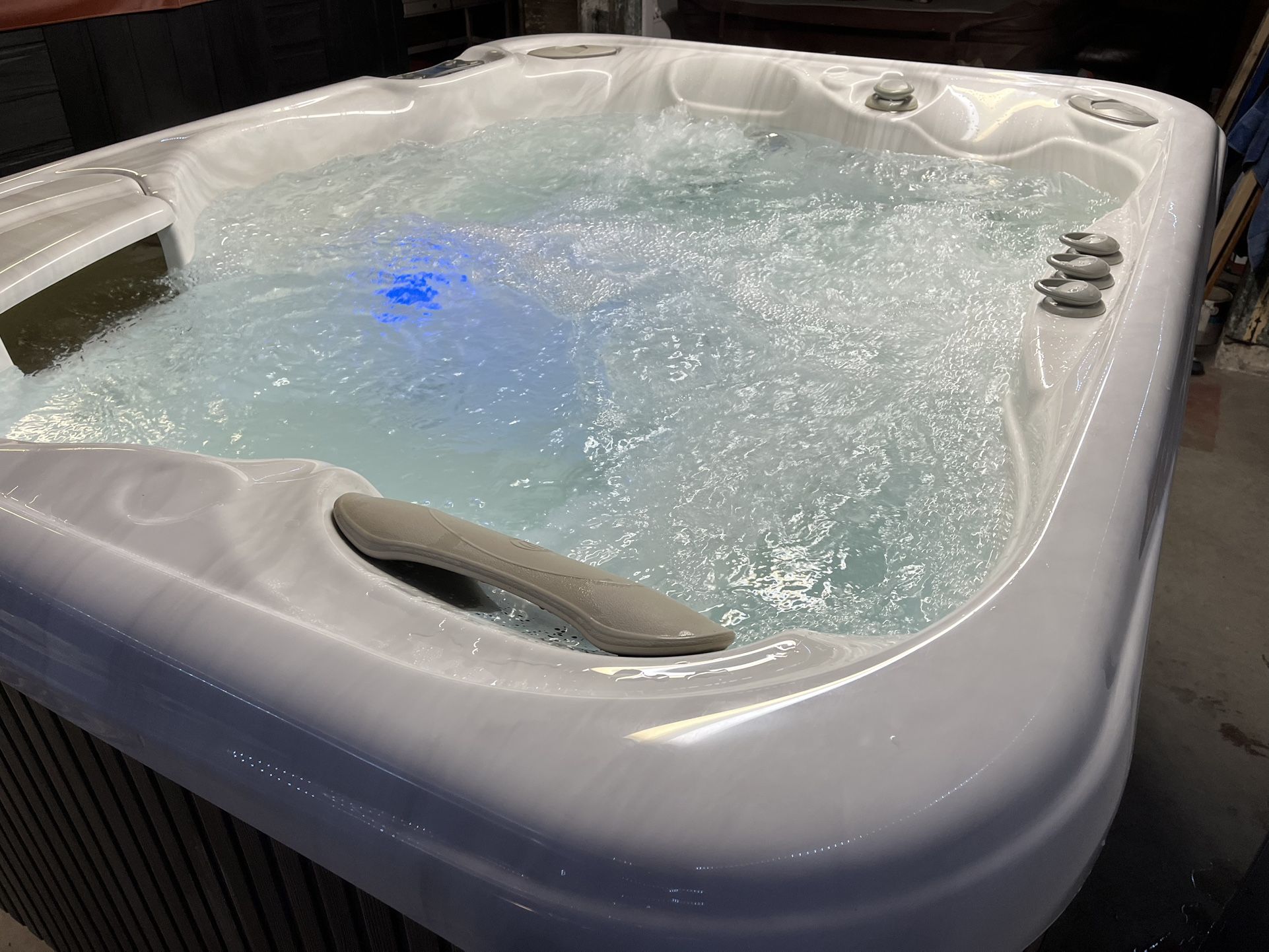 #1 Rated HotSprings JetSetter 2-3 Person Hot Tub 110 Volt