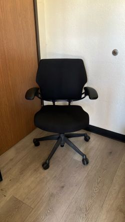 Humanscale  Freedom  Chair - well taken care of