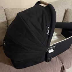 Nuna bassinet