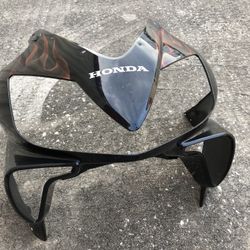 Honda CVR nose ,very good condition.Original Honda.