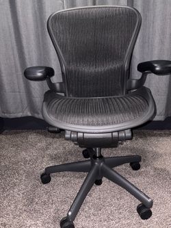 Herman Miller Aeron Chair Size B