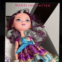 Madeline Hatter - Ever After High Doll