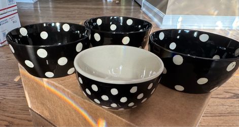 3 polka dot bowls with 1 smaller bowl