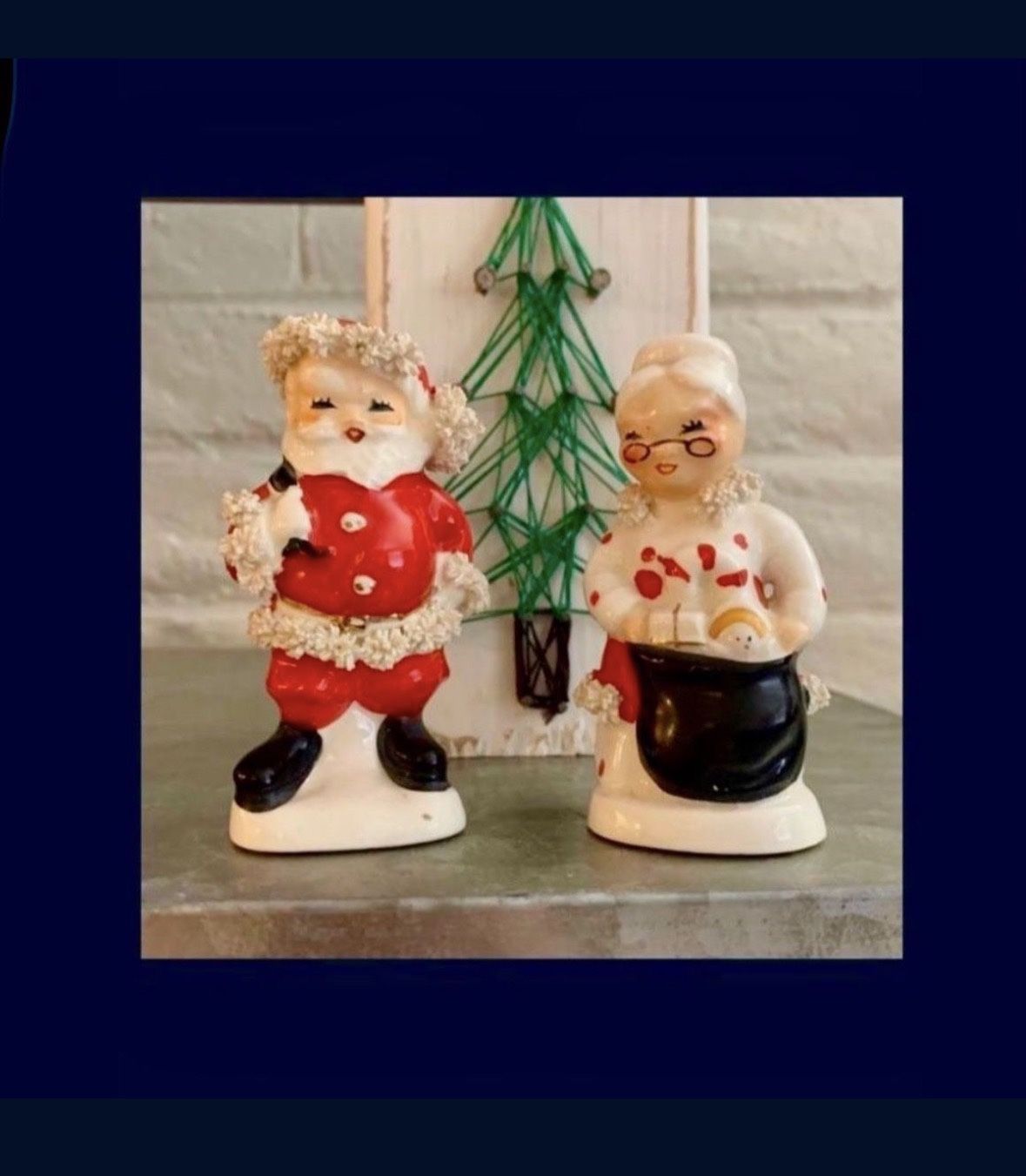 VINTAGE NAPCO SANTA CLAUS & MRS Claus SALT & PEPPER SHAKERS
