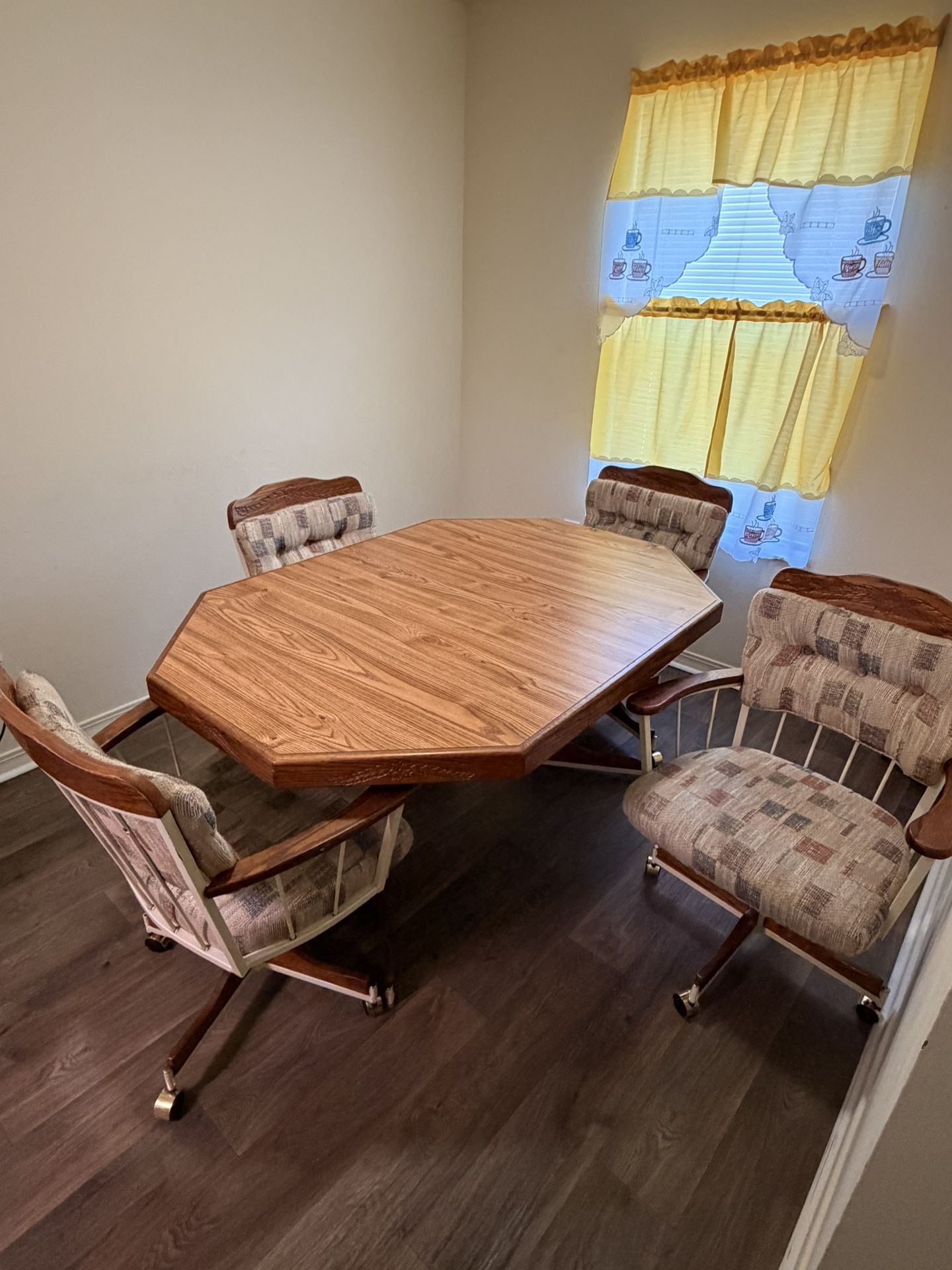 Dining Room Table 