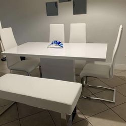 Dining Set W/ BENCH 😎😎😎😎🤓😎