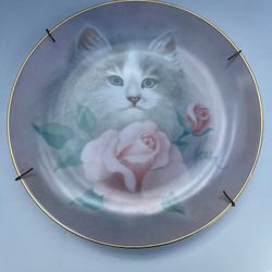 The Hamilton Collection "Blushing Beauties" first issue in the Petals and Purrs Plate Collection by Edition limited to a total of 14 firing days Plate
