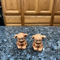 Ceramic Vintage Cute Dog Pair Of Salt And Pepper Shakers.  Size 1 1/2 Inches Tall.  Preowned No Stoppers 