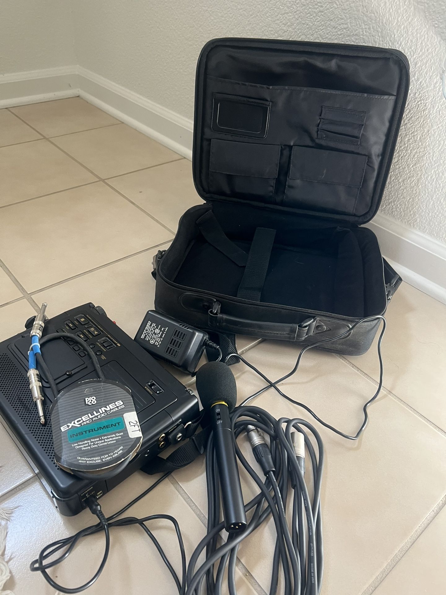 Marantz Portable Solid State Recorder PMD670 w/ Case (PMD670/U1B)