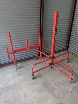 Incomplete drywall hoist