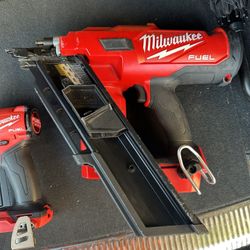Milwaukee M18 FUEL 30 Degree Framing Nailer
