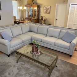 Bassett L-Shaped Sectional (Delivery Available 🚚)