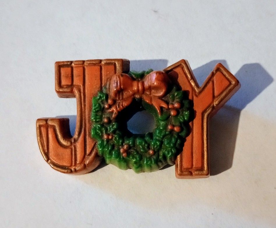 Hallmark Cards Joy Christmas Holiday Wreath Red Green Brooch Collectible Lapel Pin A-1