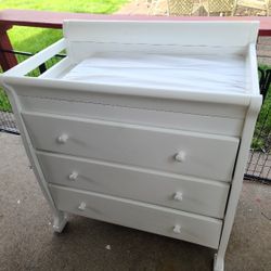 Baby dresser With Changing Pad 