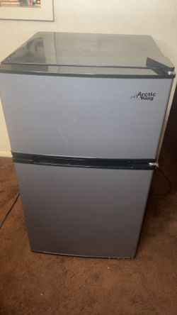 Arctic King 3.2 Cu. Ft. Mini Fridge with Freezer Works Great!