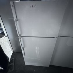 Ge Refrigerator 28 "Width White