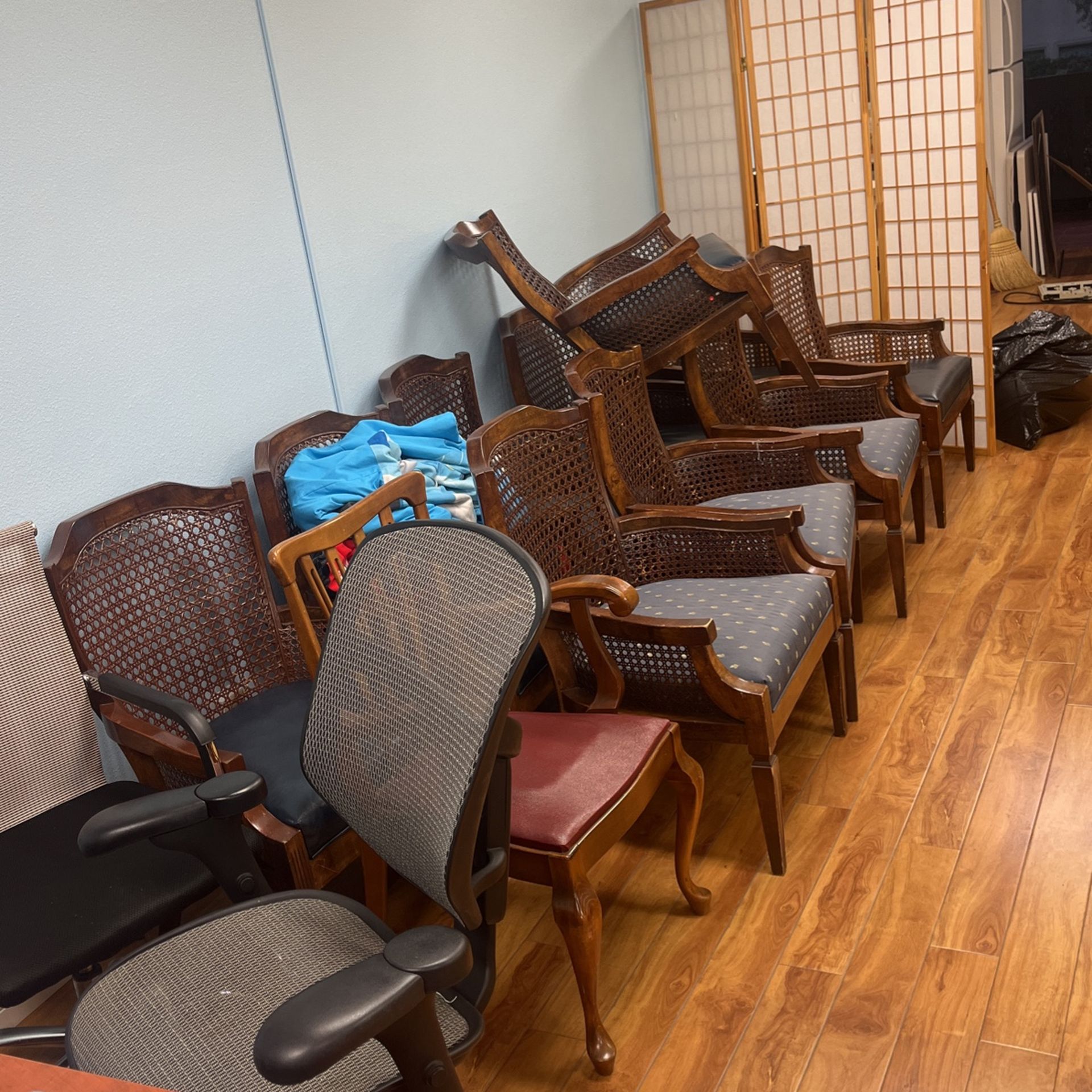 FREE CHAIRS
