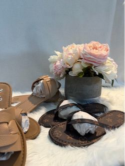 New  beautiful sandals((Coleman & Cheyenne))