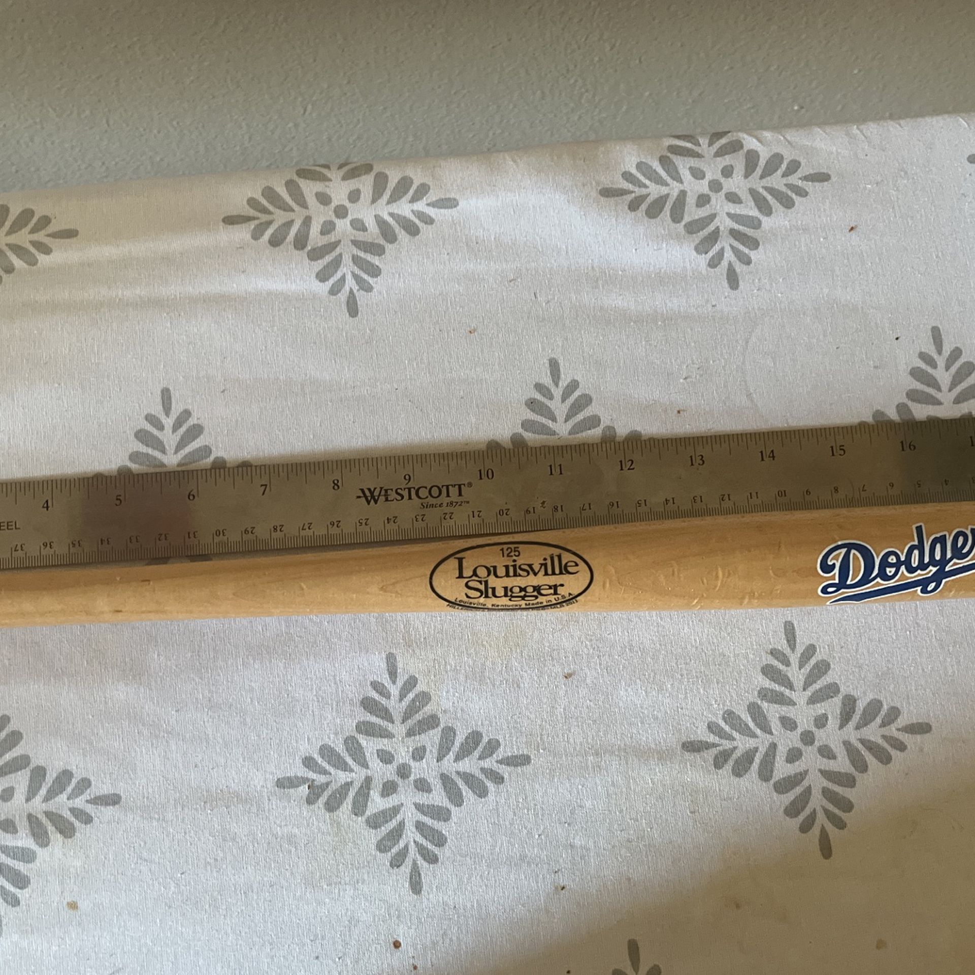 18 Inch Los Angeles Dodgers Louisville Slugger baseball bat for Sale in  Whittier, CA - OfferUp