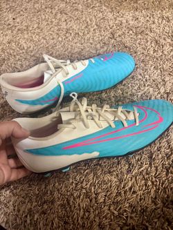 Men’s cleats size 11 like new